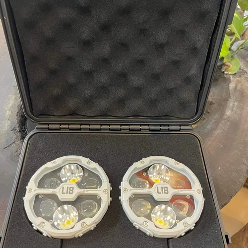 ĐÈN TRỢ SÁNG LOBOO L18S (TRẮNG SỨ) CHÍNH HÃNG