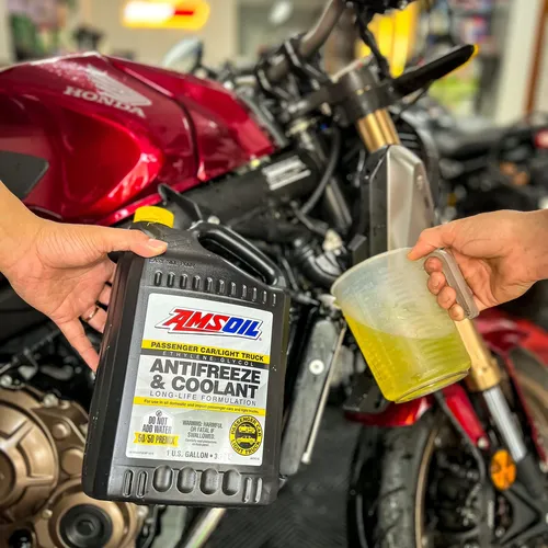 NƯỚC LÀM MÁT AMSOIL PASSENGER CAR & LIGHT TRUCK ANTIFREEZE & COOLANT - 3.78L