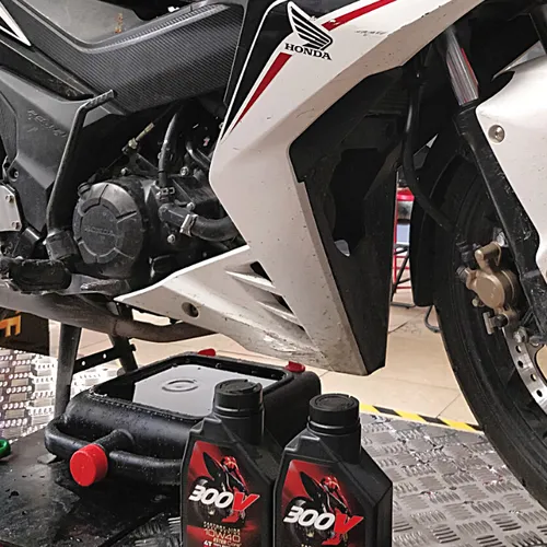NHỚT MOTUL 300V 10W40 TEM 3 LỚP NHẬP PHÁP