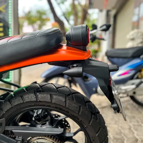 XI NHAN LED LƯỚI NHỌN KIỂU HARLEY - ĐEN