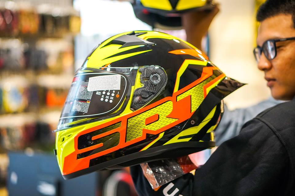 Phần đuôi Mũ Fullface Yohe 978 Plus SRT Đen Sọc Vàng Phần đuôi Mũ Fullface Yohe 978 Plus SRT Đen Sọc Vàng