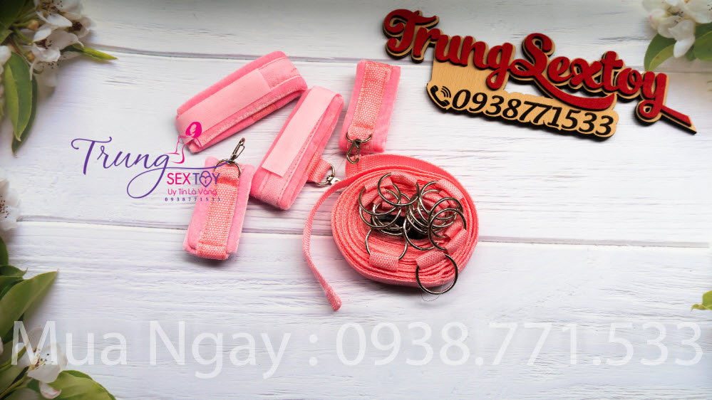 do choi bdsm day troi tren giuong do choi bdsm day troi tren giuong