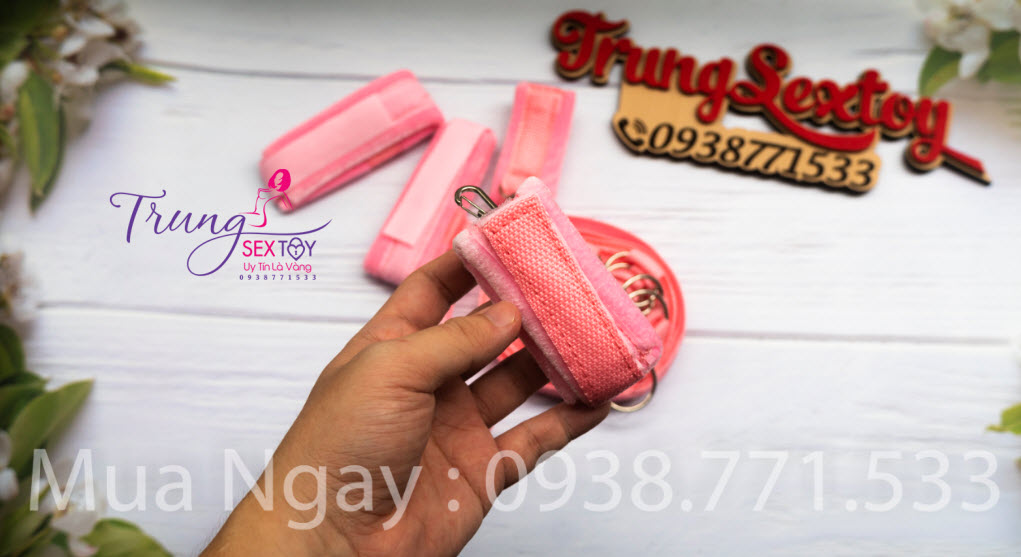 do choi bdsm day troi tren giuong do choi bdsm day troi tren giuong