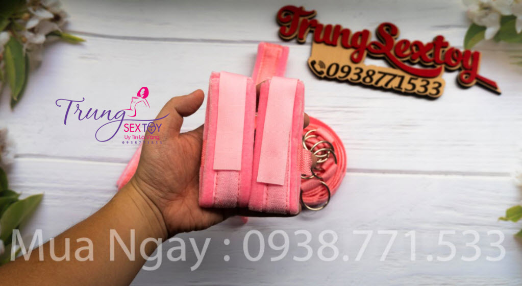 do choi bdsm day troi tren giuong do choi bdsm day troi tren giuong