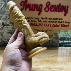 Dương vật giả gắn tường chiều dài sử dụng là 14cm, đường kính là 3,5cm