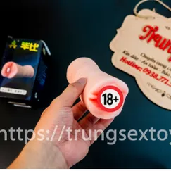 Tự Sướng Cực Phê Với Âm Đạo Giả Cầm Tay Silicon