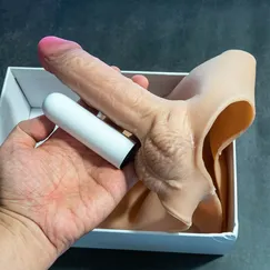 Dương vật giả liền quần Silicon có rung bí quyết giúp bạn hạnh phúc