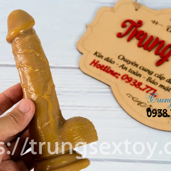 Dương vật giả gắn tường chiều dài sử dụng là 14cm, đường kính là 3,5cm