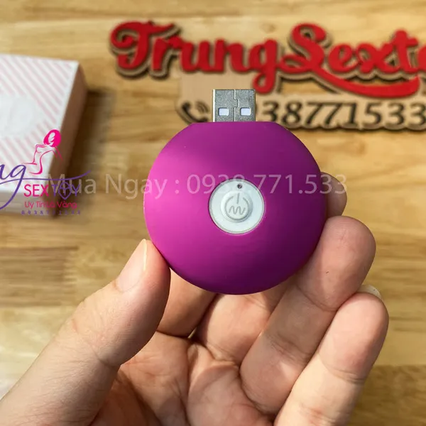 Chị em gào thét vì quá sướng với trứng rung 2 cục USB