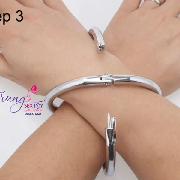 Đô Chơi BDSM Khóa Tay Chữ X Làm Bằng Thép Không Gỉ