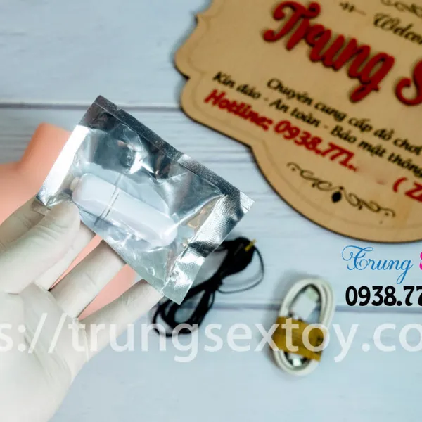 Búp bê tình yêu bán mông mang đến sự sung sướng cho chàng