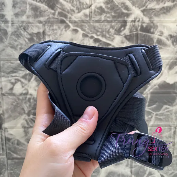 Đắm chìm sự sung sướng với dương vật giả dây đeo mini