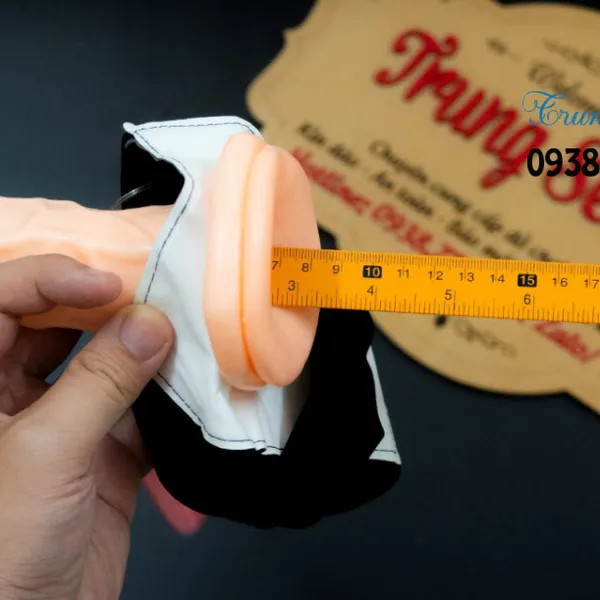 Trải nghiệm đê mê với dương vật giả rỗng ruột, tại sao không?