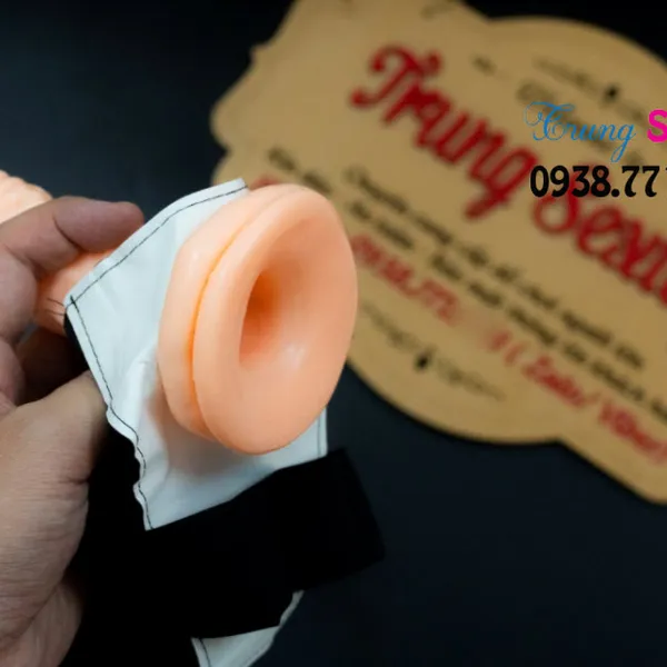 Trải nghiệm đê mê với dương vật giả rỗng ruột, tại sao không?