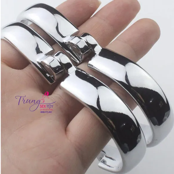 Khóa Cổ Tay Người Phục Tùng Của Bạn Bằng Còng Tay Kim Loại Cực Chất