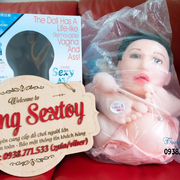 Mê mẩn, sung sướng với búp bê tình dục bơm hơi navi