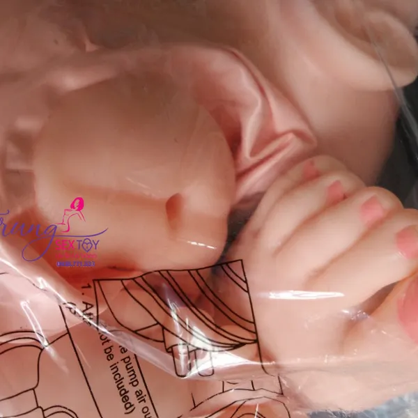 Mê mẩn, sung sướng với búp bê tình dục bơm hơi navi
