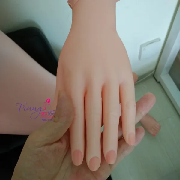 Mê mẩn, sung sướng với búp bê tình dục bơm hơi navi