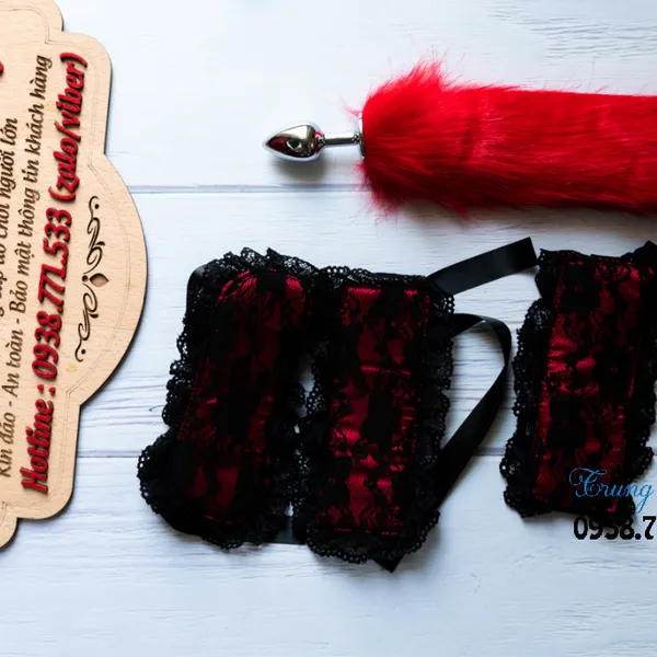 Combo đồ chơi dành cho dân BDSM gồm bịt mắt và trói tay 