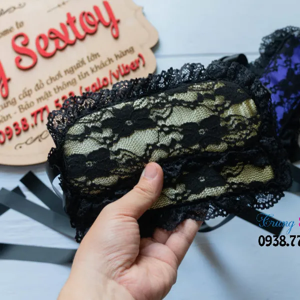 Combo đồ chơi dành cho dân BDSM gồm bịt mắt và trói tay 