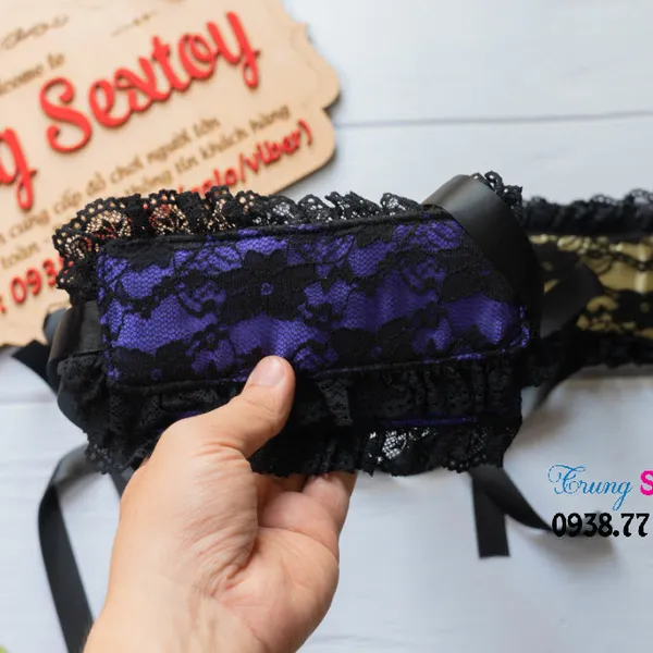 Combo đồ chơi dành cho dân BDSM gồm bịt mắt và trói tay 