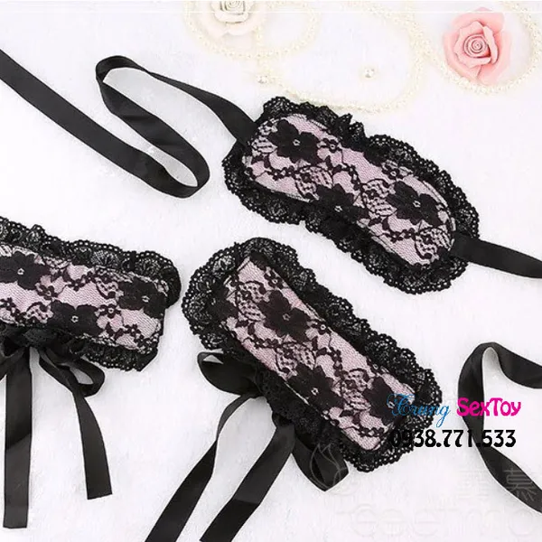 Combo đồ chơi dành cho dân BDSM gồm bịt mắt và trói tay 