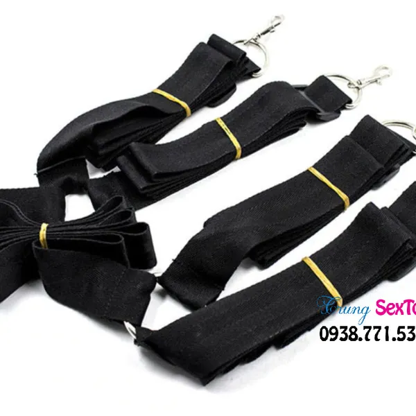 Hừng hực khí thế làm tình với đồ chơi bdsm dây trói 4 góc