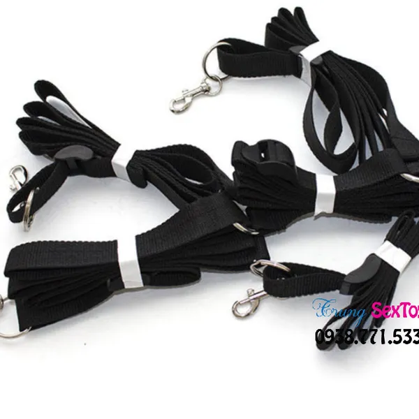 Hừng hực khí thế làm tình với đồ chơi bdsm dây trói 4 góc