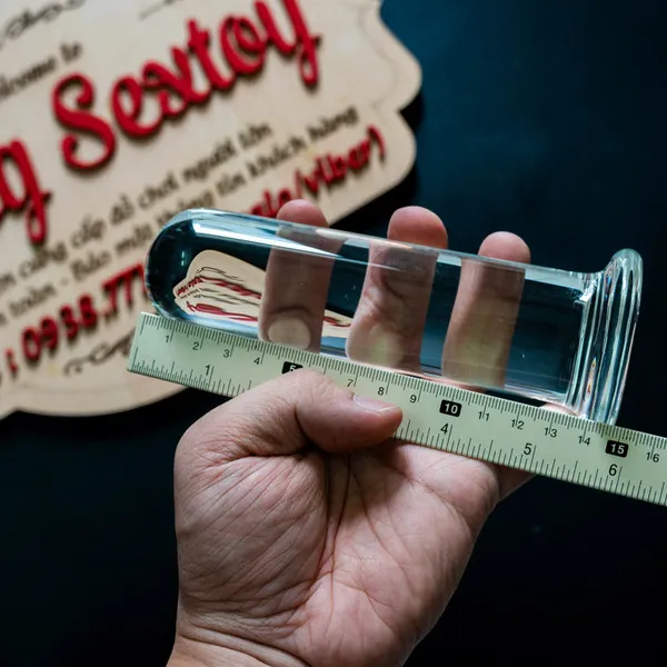 Cảm giác mới lạ khi sử dụng đồ chơi tình dục bằng thủy tinh 