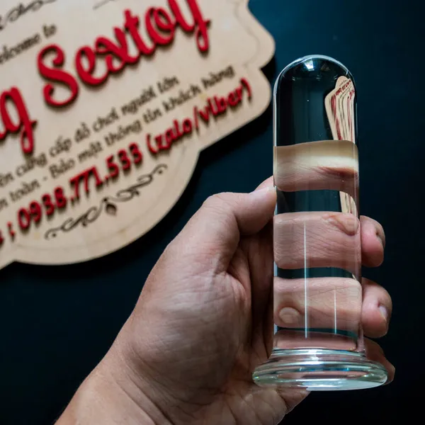 Cảm giác mới lạ khi sử dụng đồ chơi tình dục bằng thủy tinh 