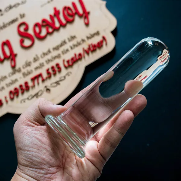 Cảm giác mới lạ khi sử dụng đồ chơi tình dục bằng thủy tinh 