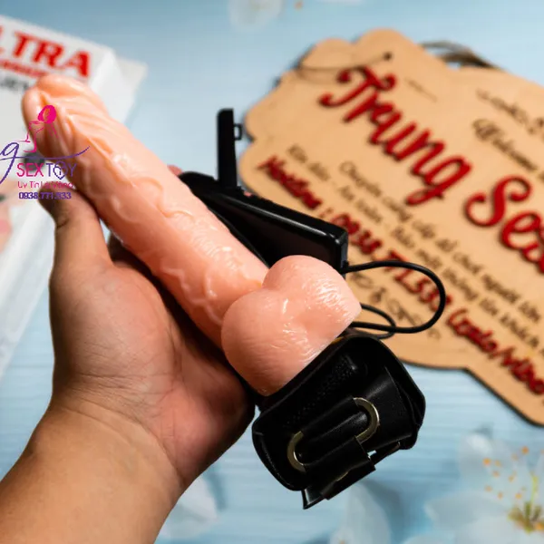 Dương Vật Giả Dây Đeo Có Rung Dành Cho Les