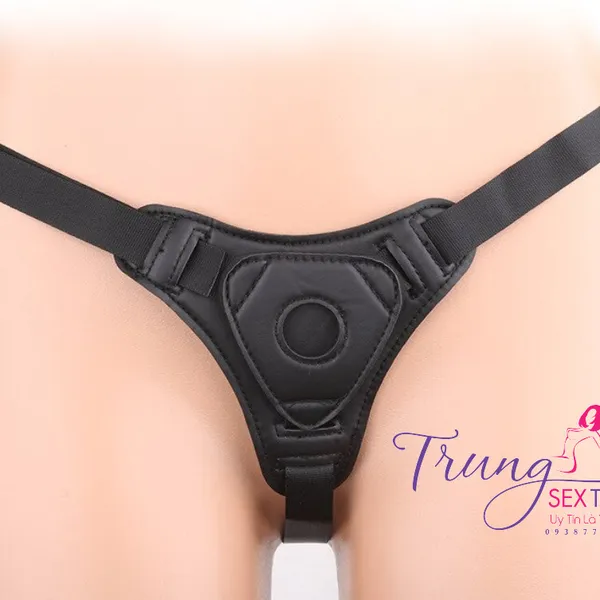 Đắm chìm sự sung sướng với dương vật giả dây đeo mini