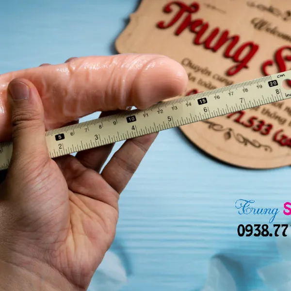 Dương vật giả dây đeo rỗng ruột có rung chất lượng trong mỗi cuộc yêu