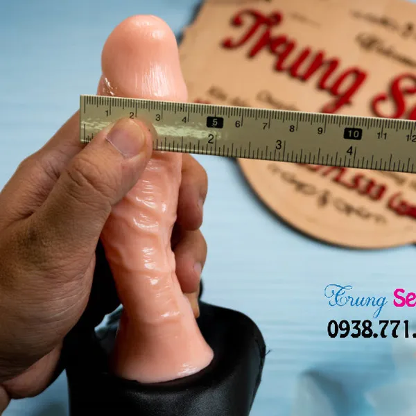 Dương vật giả dây đeo rỗng ruột có rung chất lượng trong mỗi cuộc yêu