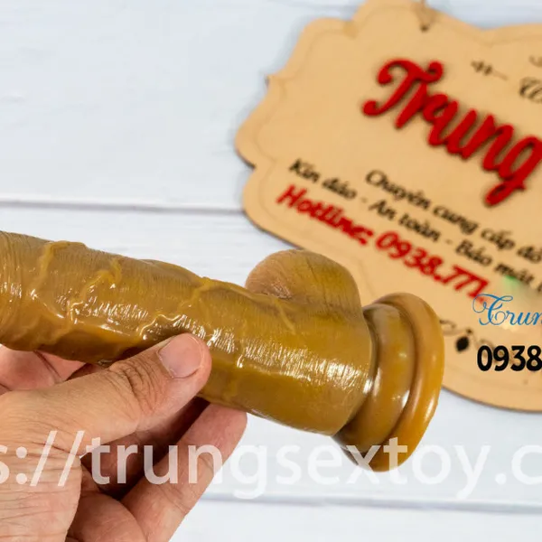 Dương vật giả gắn tường chiều dài sử dụng là 14cm, đường kính là 3,5cm