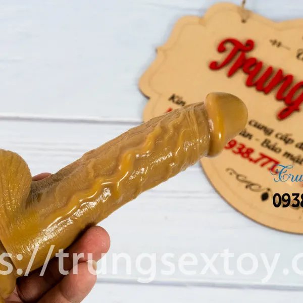 Dương vật giả gắn tường chiều dài sử dụng là 14cm, đường kính là 3,5cm