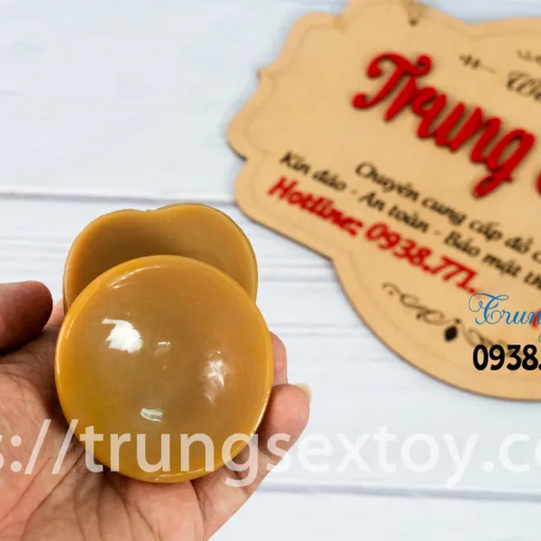 Dương vật giả gắn tường chiều dài sử dụng là 14cm, đường kính là 3,5cm