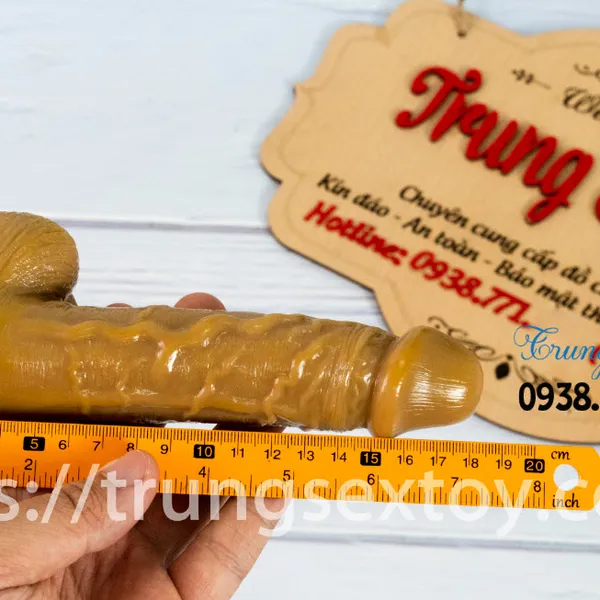 Dương vật giả gắn tường chiều dài sử dụng là 14cm, đường kính là 3,5cm