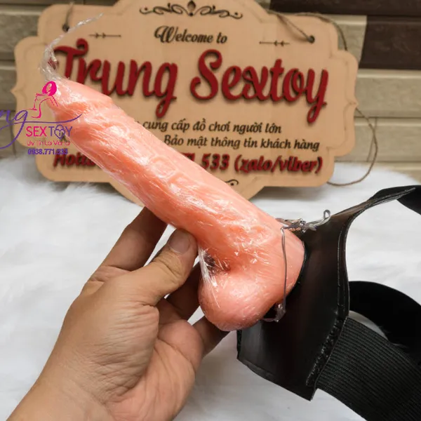 Dương Vật Giả Dây Đeo Rỗng Ruột Có Rung Dành Cho Nam