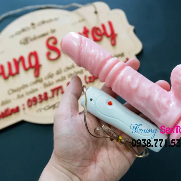 Sướng không diễn tả được với dương vật giả King Size rung thụt ngoáy