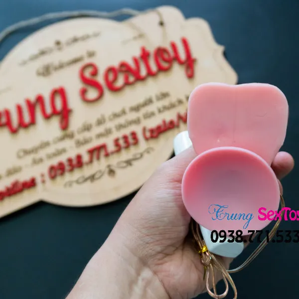 Sướng không diễn tả được với dương vật giả King Size rung thụt ngoáy