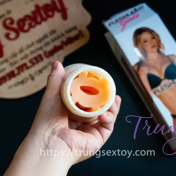 Nét đẹp miễn chê với âm đạo giả Fleshlight Girls Alexis Texas