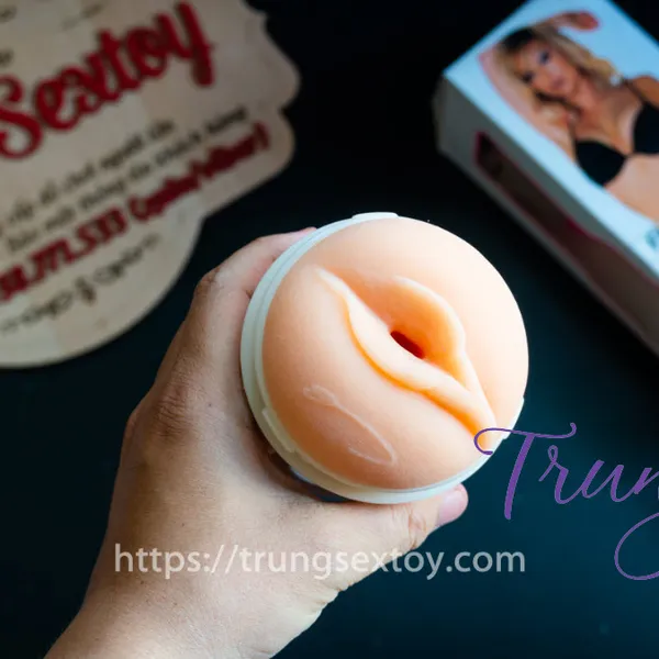 Nét đẹp miễn chê với âm đạo giả Fleshlight Girls Alexis Texas