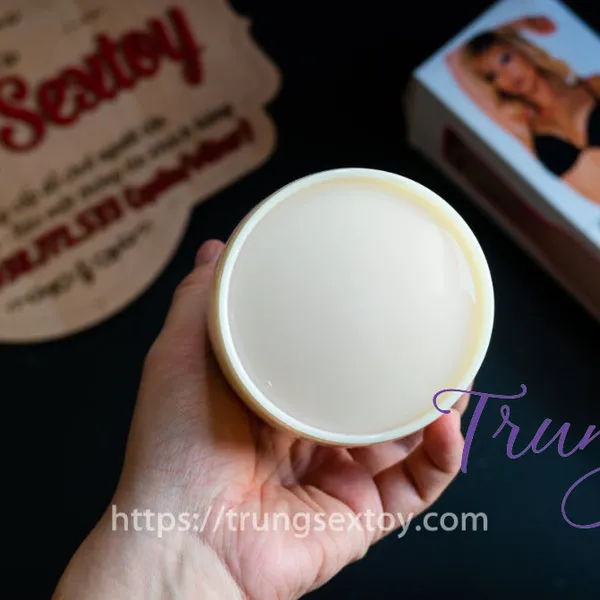   Âm đạo giả Fleshlight Girls Kayden Kross nóng bỏng cho “chàng nhỏ” phê tê tái