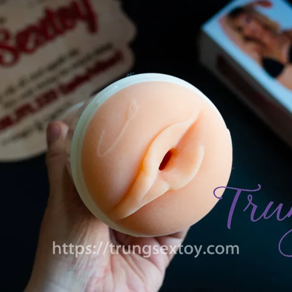   Âm đạo giả Fleshlight Girls Kayden Kross nóng bỏng cho “chàng nhỏ” phê tê tái