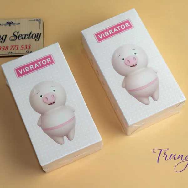 “Cô bé” được kích thích với lưỡi rung mini kích thích âm đạo