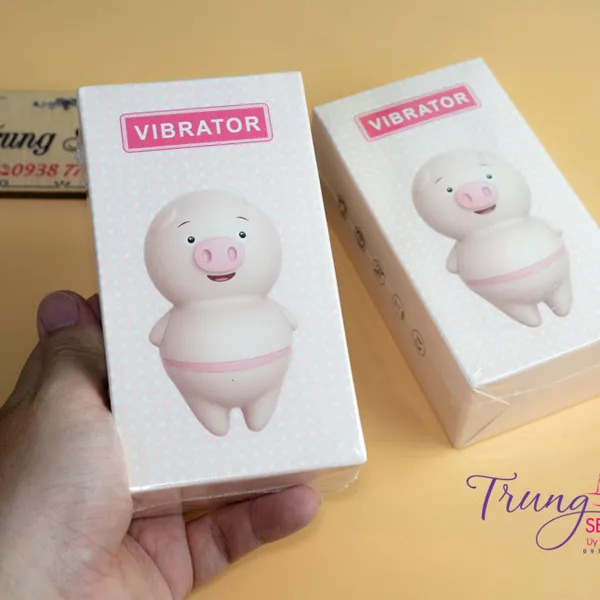 “Cô bé” được kích thích với lưỡi rung mini kích thích âm đạo