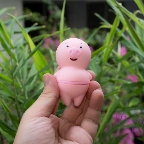 “Cô bé” được kích thích với lưỡi rung mini kích thích âm đạo