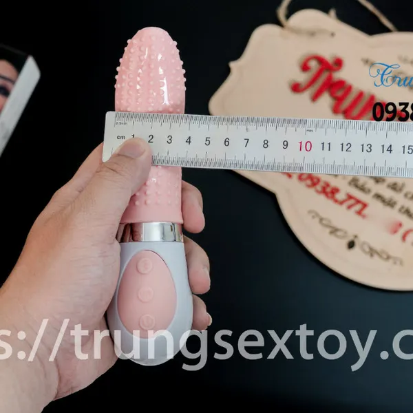 Lưỡi rung liếm âm đạo kích thích “cô bé” cực sướng